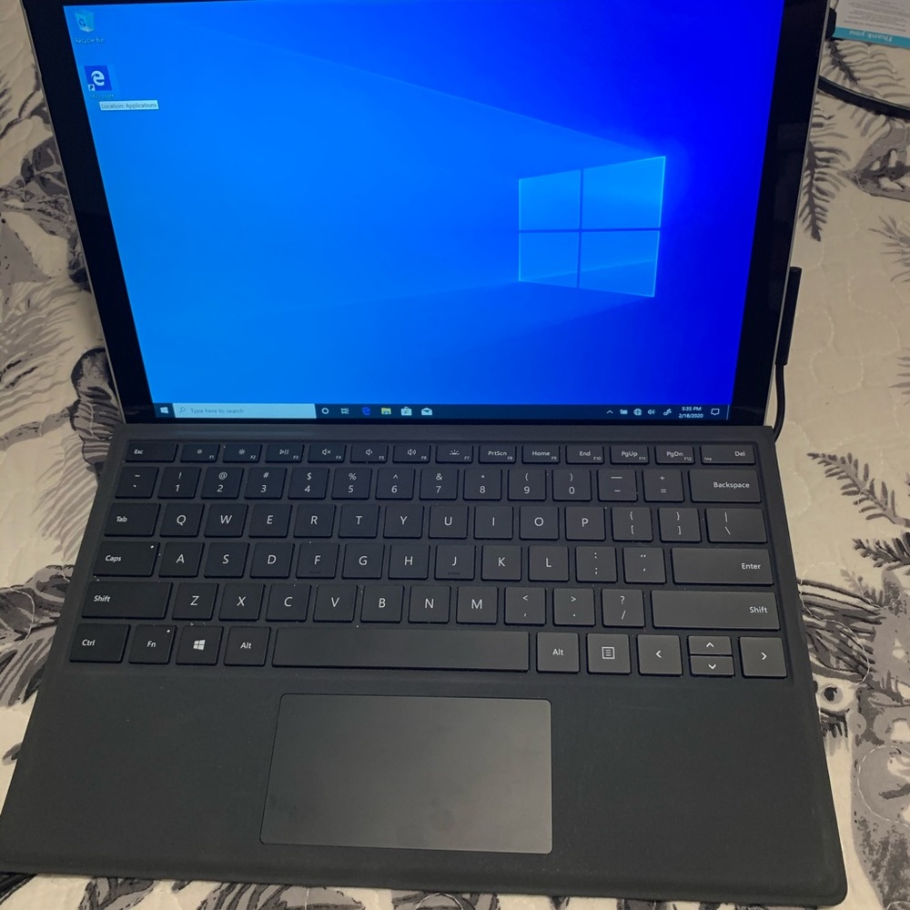 Microsoft Surface Pro 5 - Picture 8 of 8